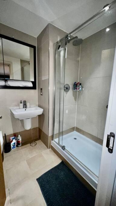 Leeds Clarence Dock 2 Bedroom Apt Leeds (West Yorkshire) Exterior photo