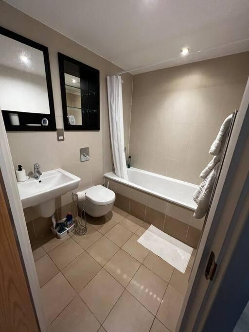 Leeds Clarence Dock 2 Bedroom Apt Leeds (West Yorkshire) Exterior photo